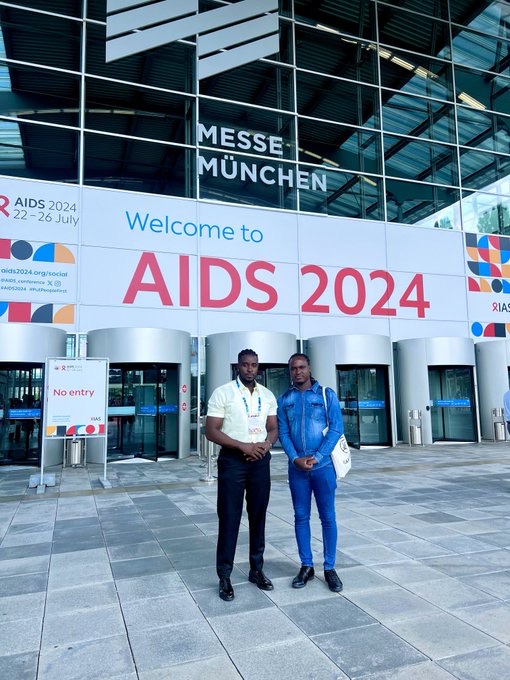 Two attendees at the entrance of the AIDS 2024 conference in Munich